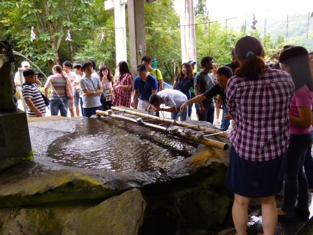 Clean hands, happy gods