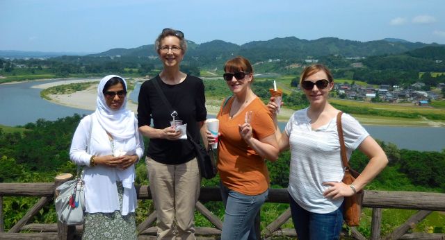 Mall rats carbo-loading fro-yo in preparation for the adventure