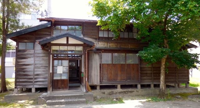 Kind of like Abe's log cabin